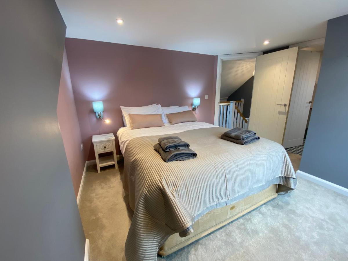 Beautiful 5 Bedroom, Amazing Water & Valley Views Dartmouth Exterior foto